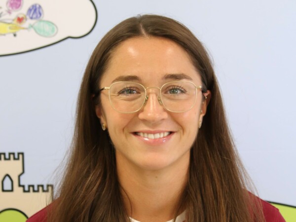 Portrait von Kinder- und Jugendpsychotherapeutin Laura Herzog